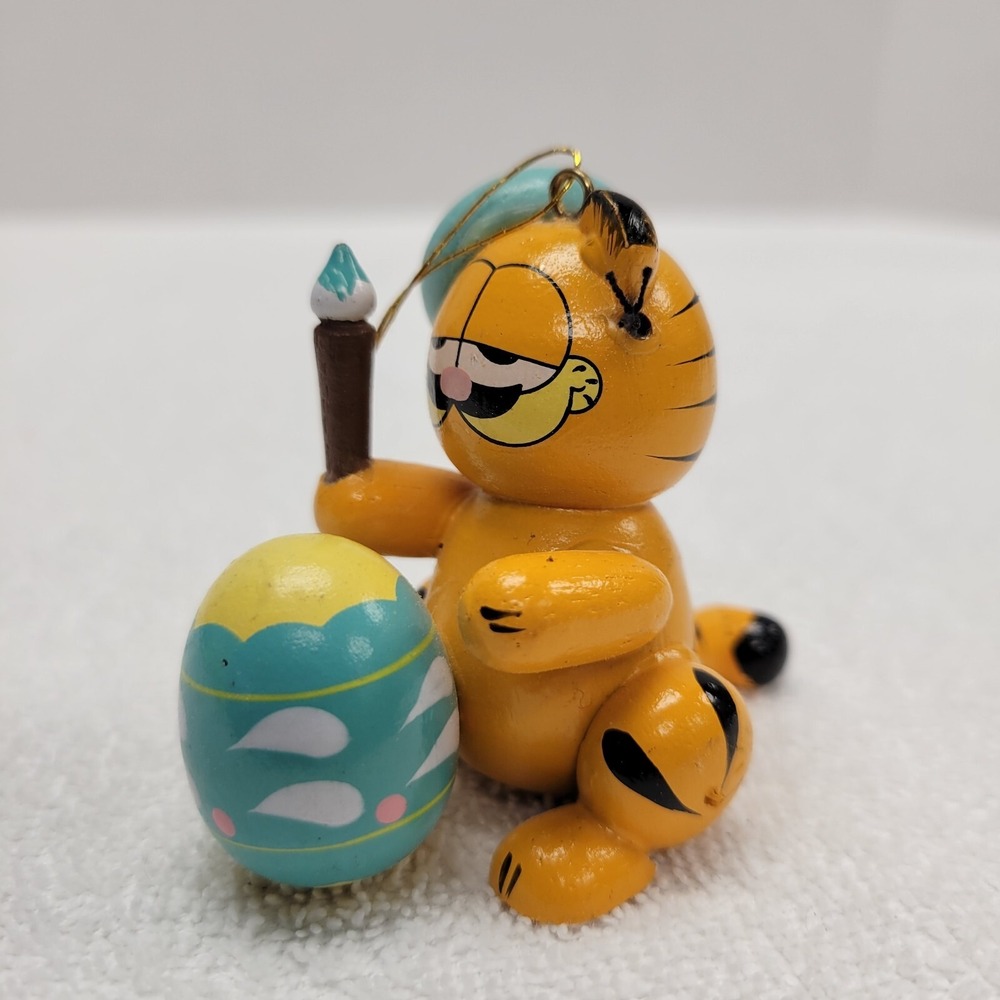Dakin Garfield Wooden Ornament Easter Egg Painter 2.75"‎